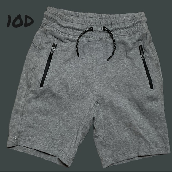 Gap fit draw string shorts - Picture 12 of 14